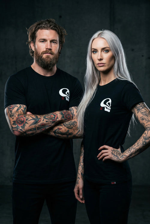 Sigyn Tee front, studio pair